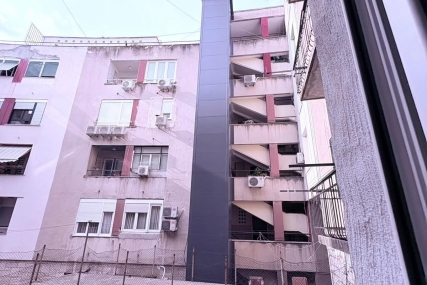 Uspješno završen projekt u ulici Domovinskog rata 23: Ugradnja modernog vanjskog dizala